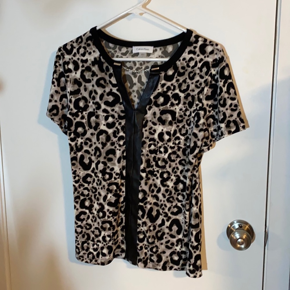 Woman’s L Calvin Klein Top